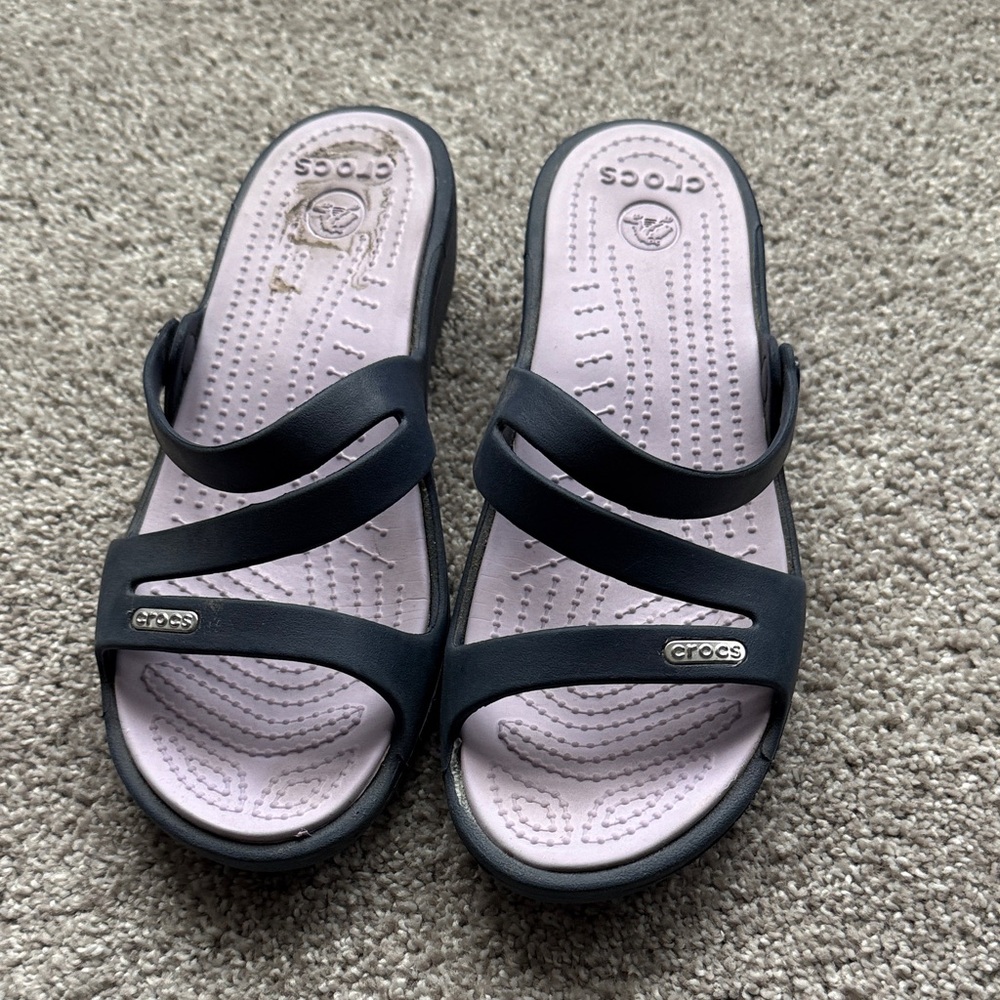 CROCS Women's Black Strappy Slide Sandals with Light Pink Footbed